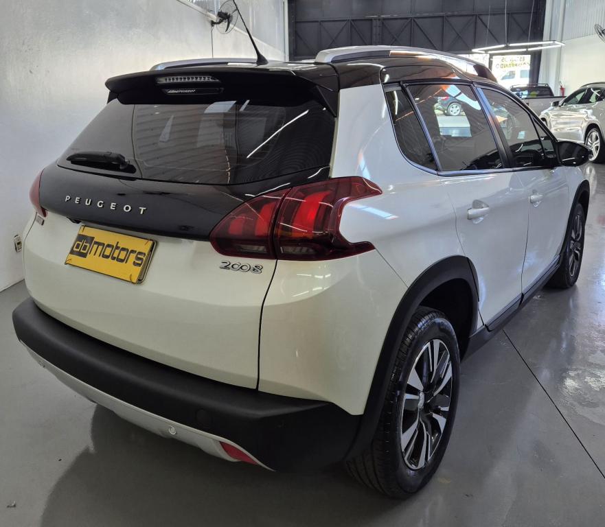 PEUGEOT 2008 - Foto