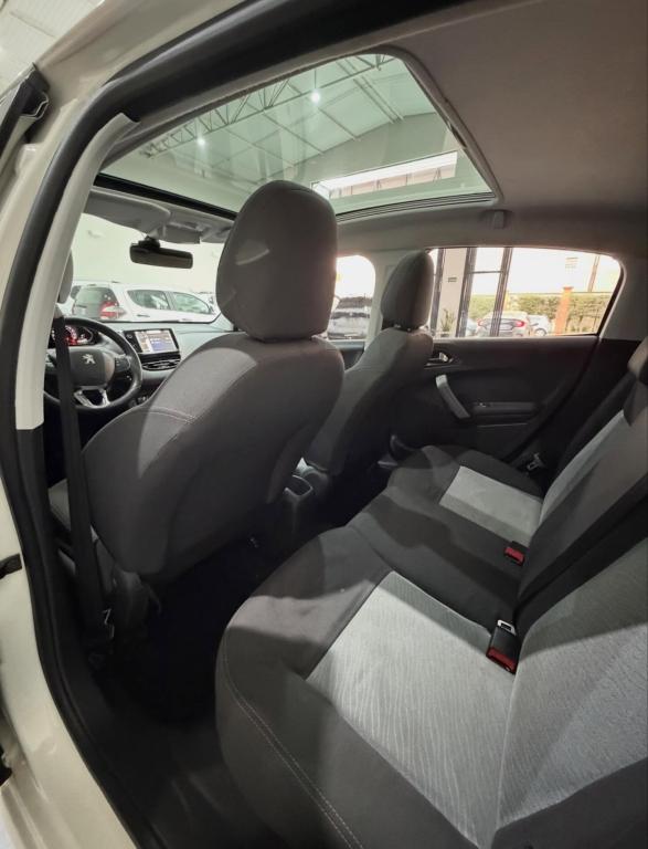 PEUGEOT 2008 - Foto