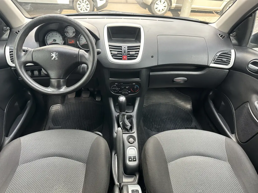 PEUGEOT 207 Hatch - Foto