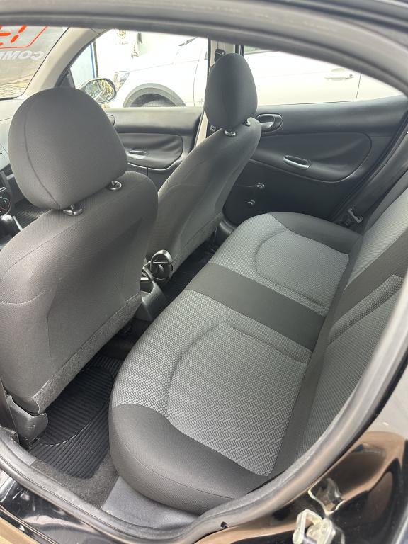 PEUGEOT 207 Hatch - Foto