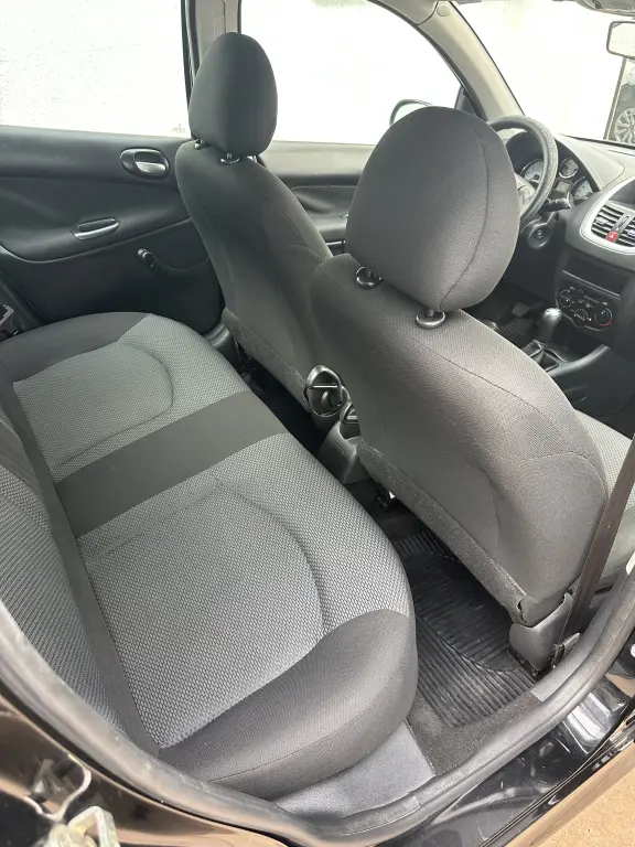 PEUGEOT 207 Hatch - Foto