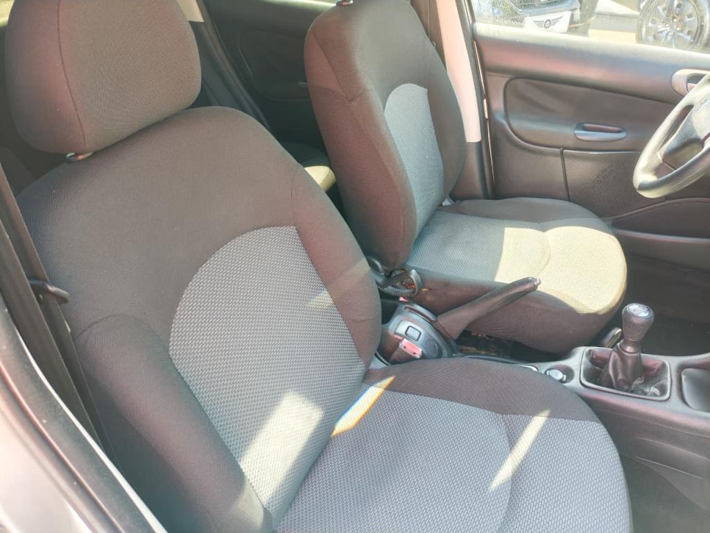 PEUGEOT 207 Hatch - Foto