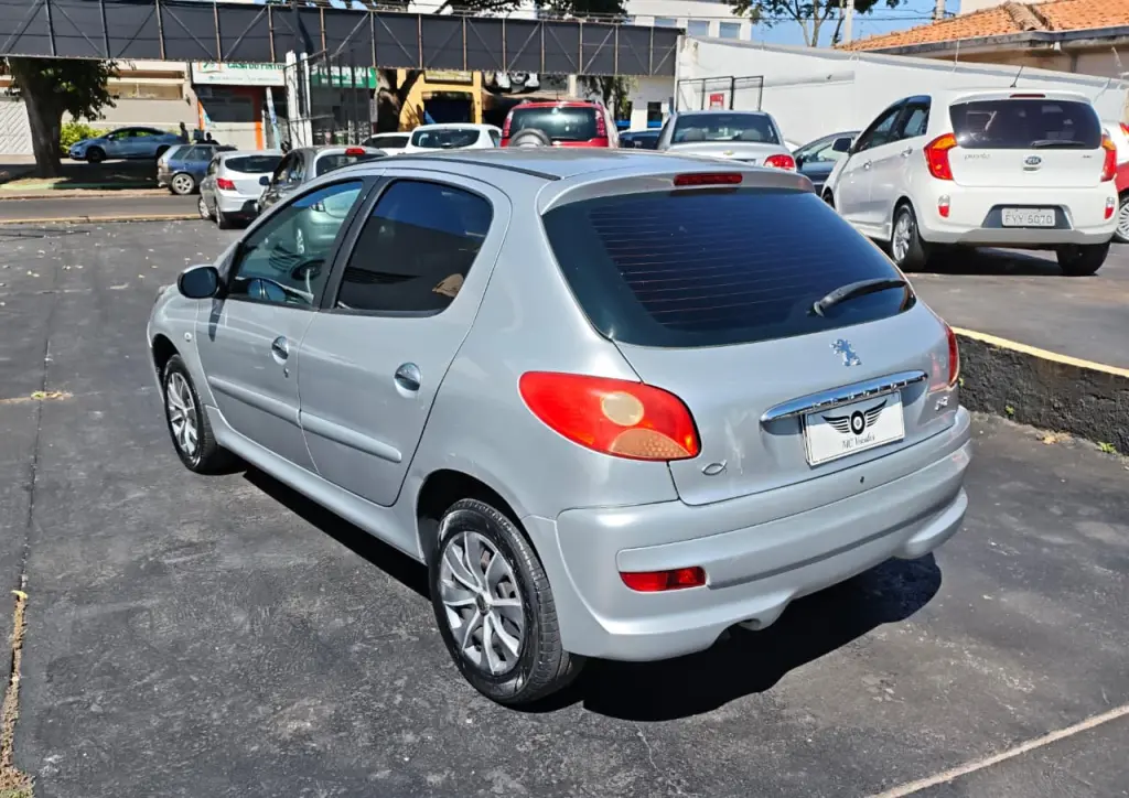 PEUGEOT 207 Hatch - Foto