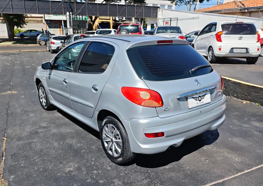 PEUGEOT 207 Hatch - Foto