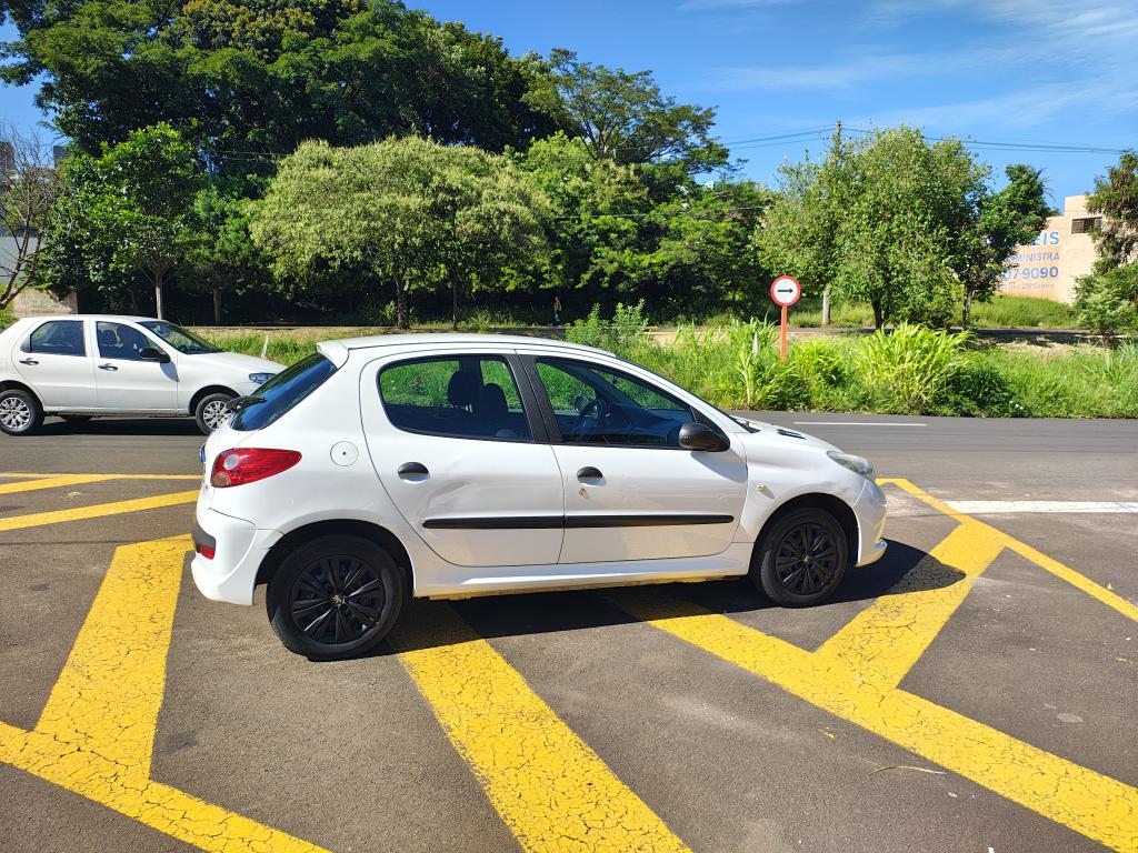 PEUGEOT 207 Hatch - Foto