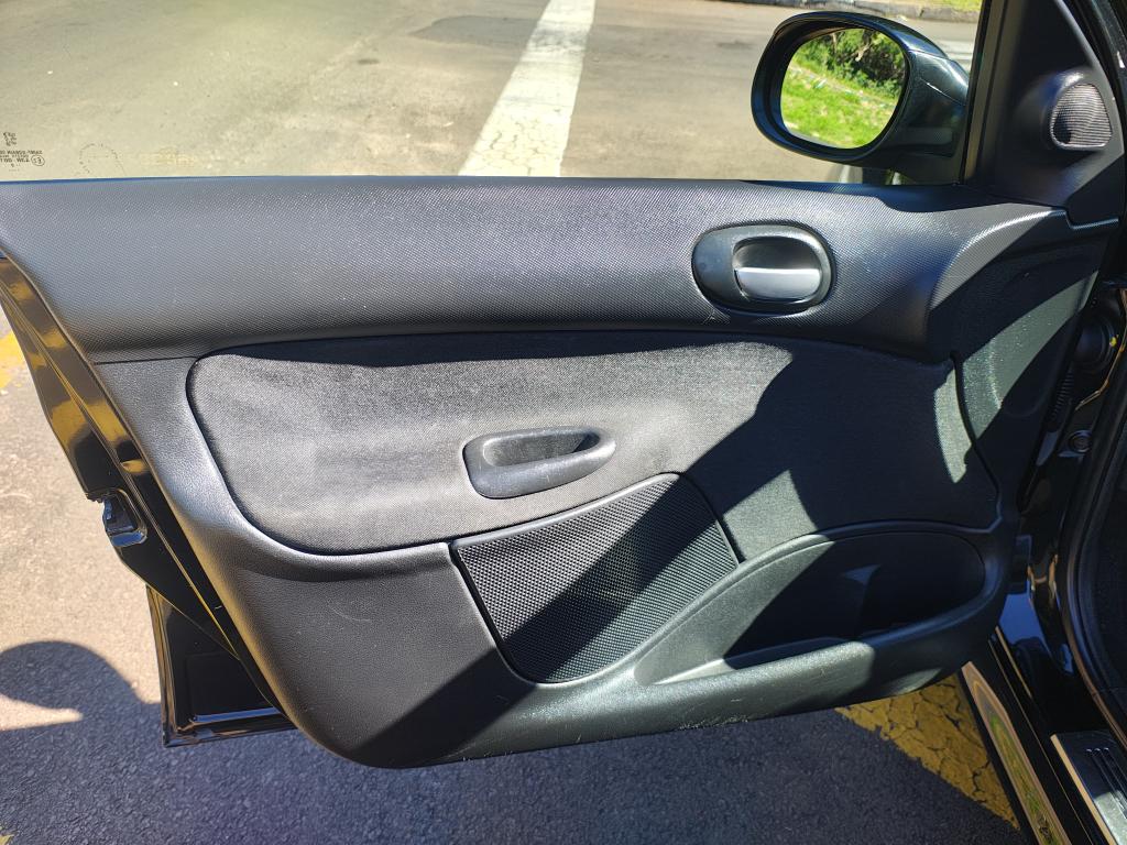 PEUGEOT 207 Hatch - Foto