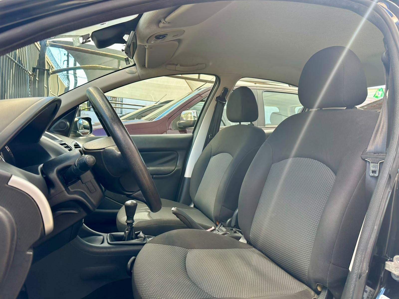 PEUGEOT 207 Hatch - Foto
