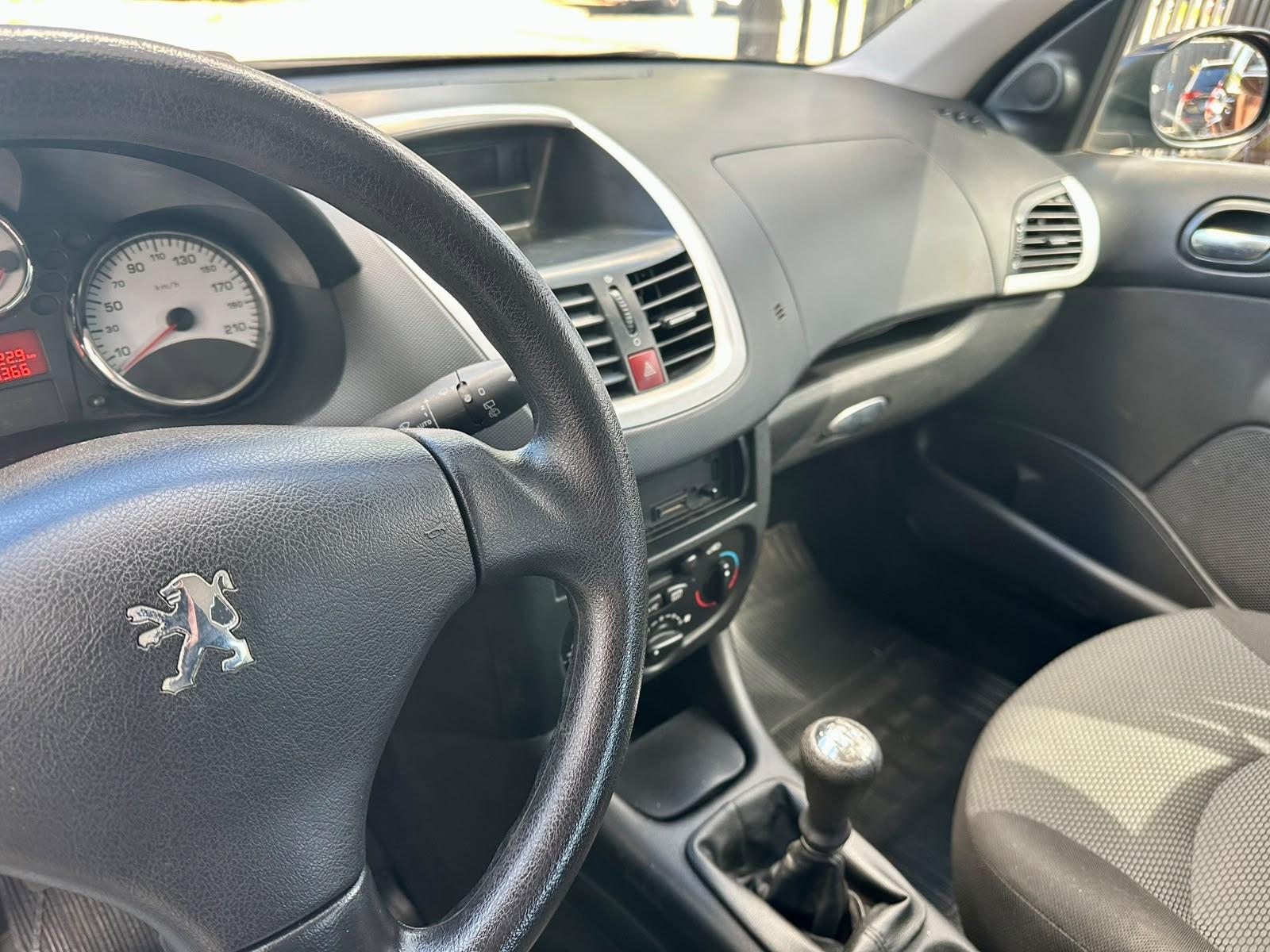 PEUGEOT 207 Hatch - Foto