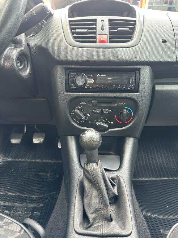 PEUGEOT 207 Hatch - Foto