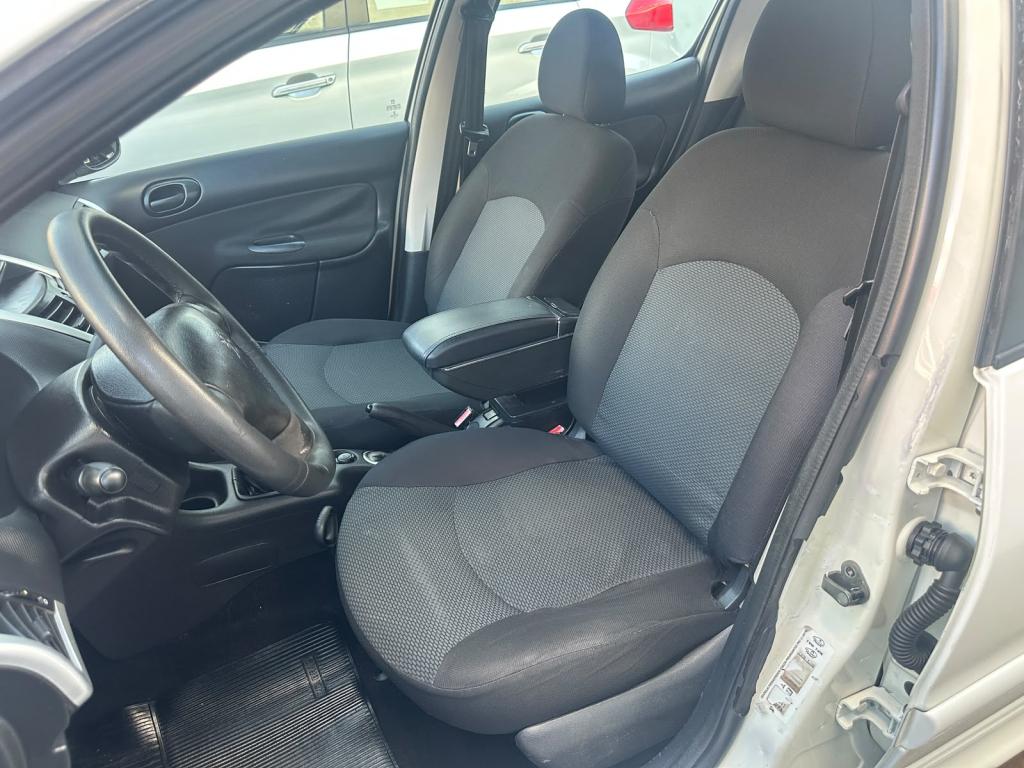 PEUGEOT 207 Hatch - Foto