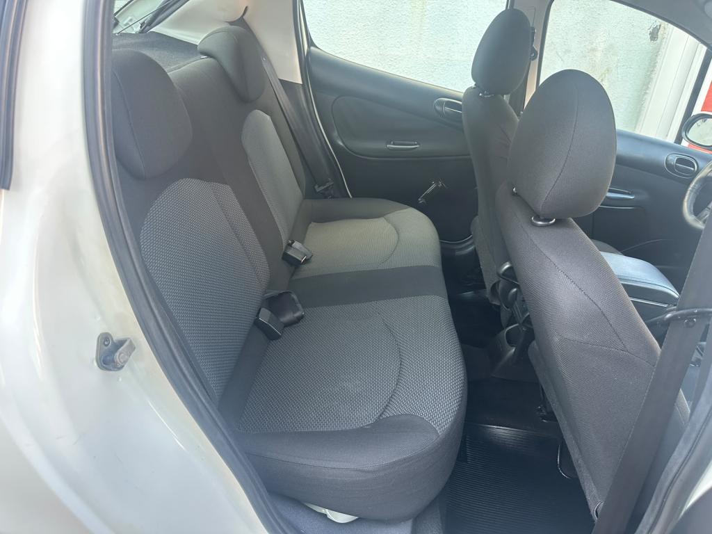 PEUGEOT 207 Hatch - Foto