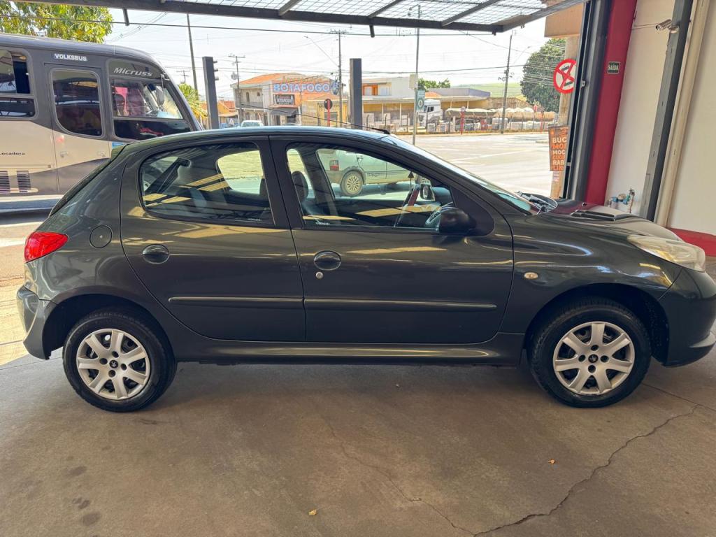 PEUGEOT 207 Hatch - Foto
