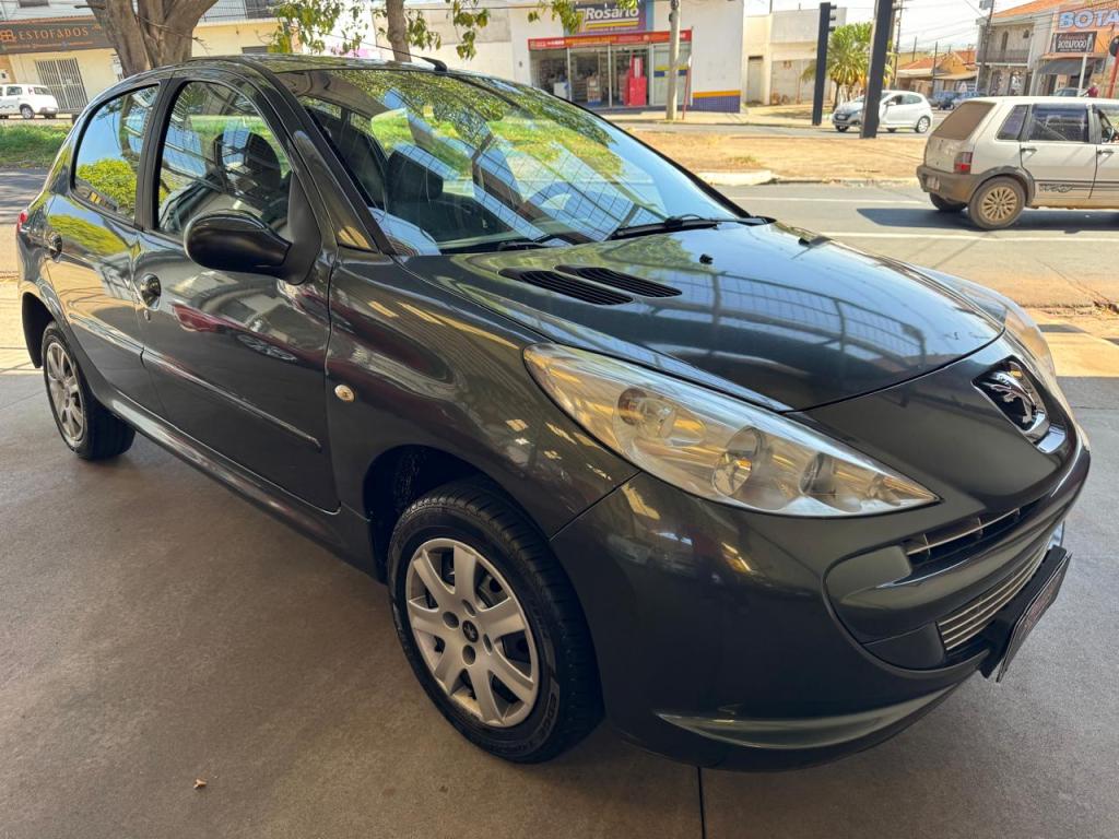 PEUGEOT 207 Hatch - Foto