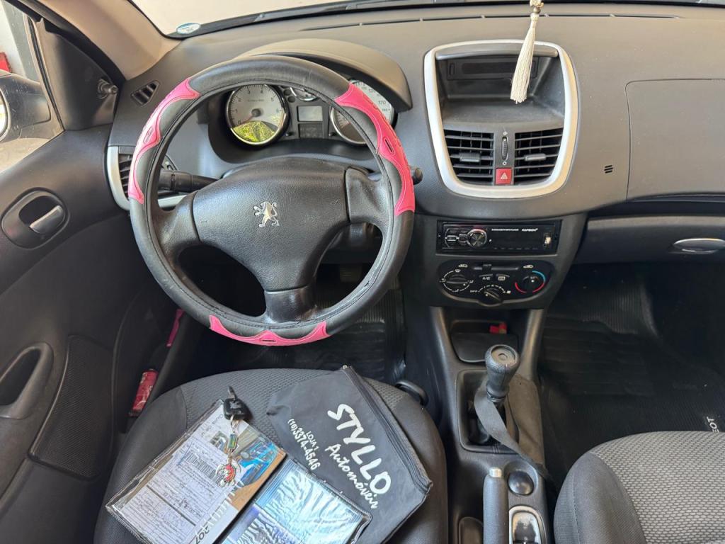 PEUGEOT 207 Hatch - Foto