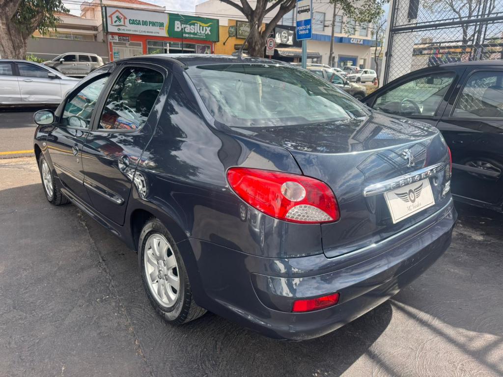 PEUGEOT 207 Sedan - Foto