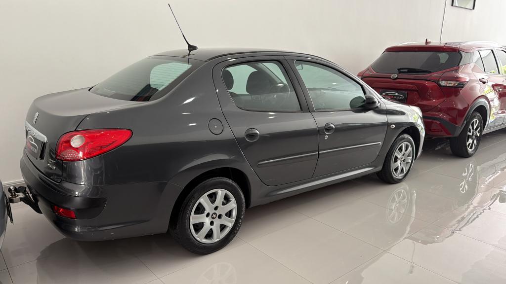 PEUGEOT 207 Sedan - Foto