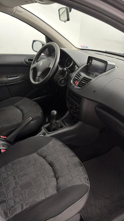 PEUGEOT 207 Sedan - Foto