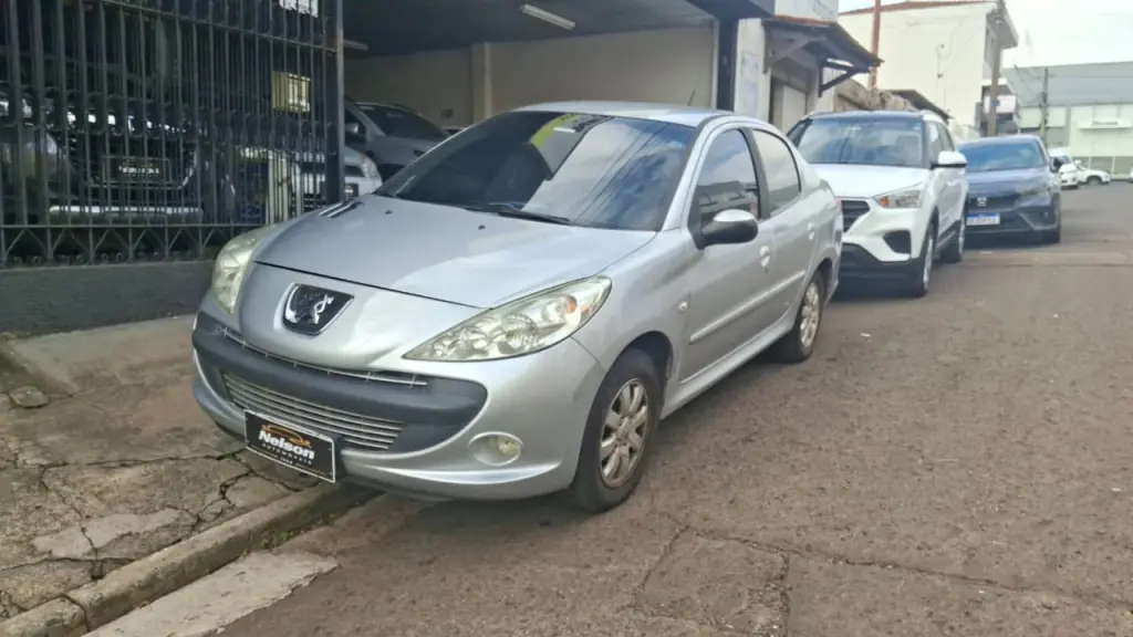 PEUGEOT 207 Sedan - Foto