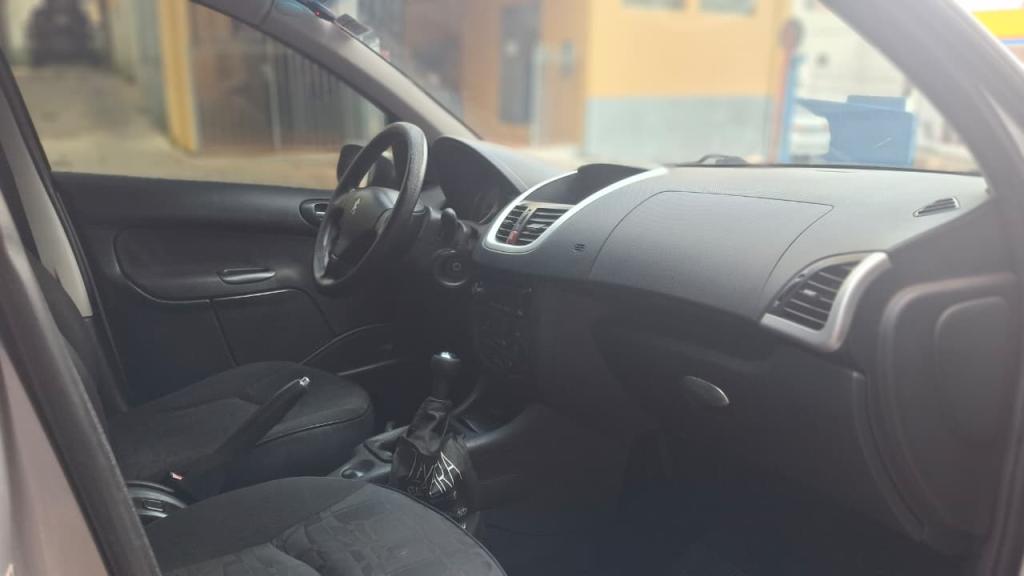 PEUGEOT 207 Sedan - Foto