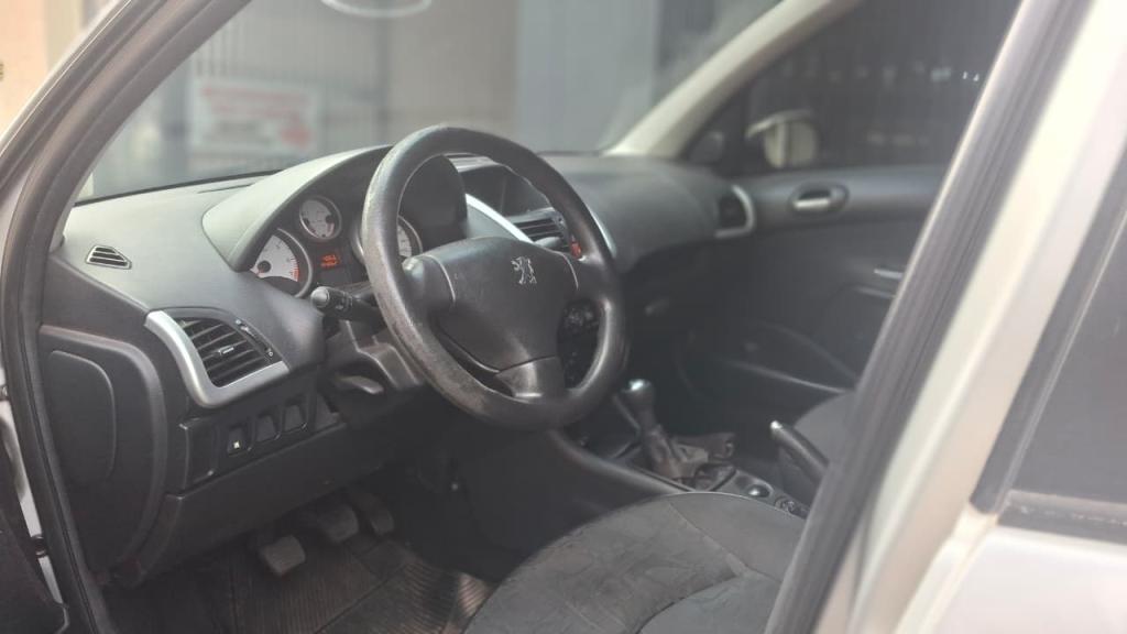 PEUGEOT 207 Sedan - Foto