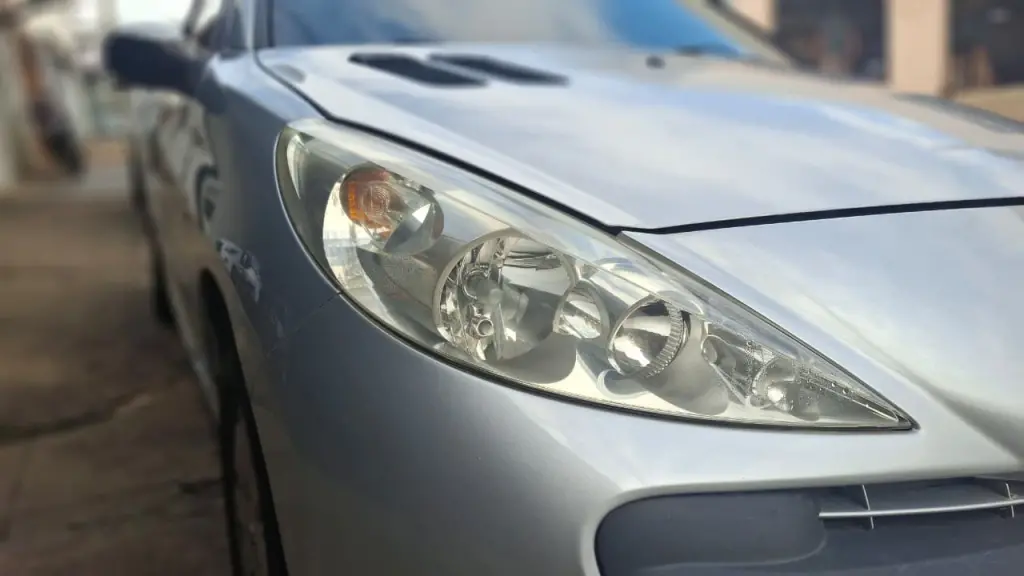 PEUGEOT 207 Sedan - Foto