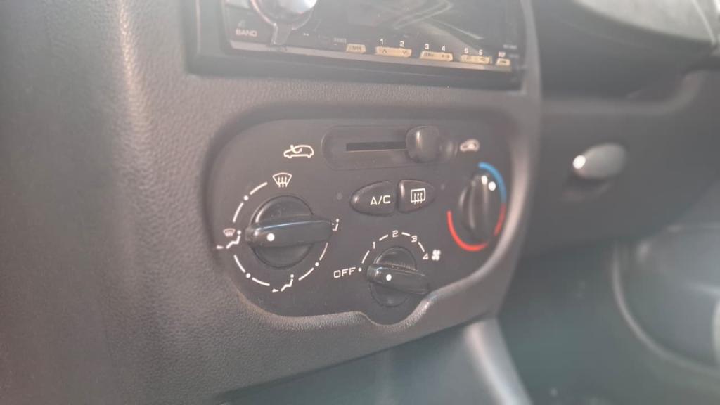 PEUGEOT 207 Sedan - Foto