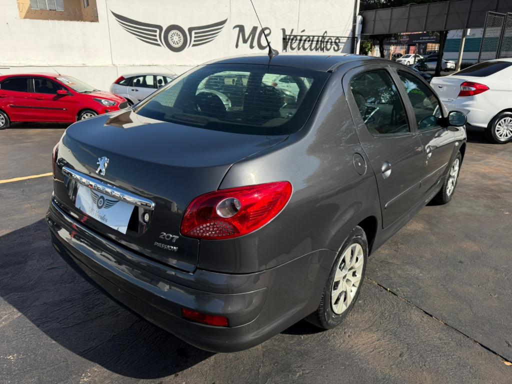 PEUGEOT 207 Sedan - Foto