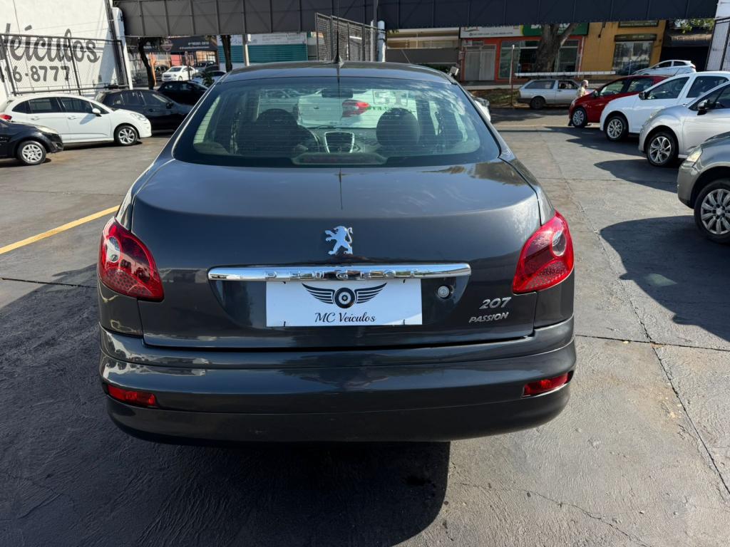 PEUGEOT 207 Sedan - Foto
