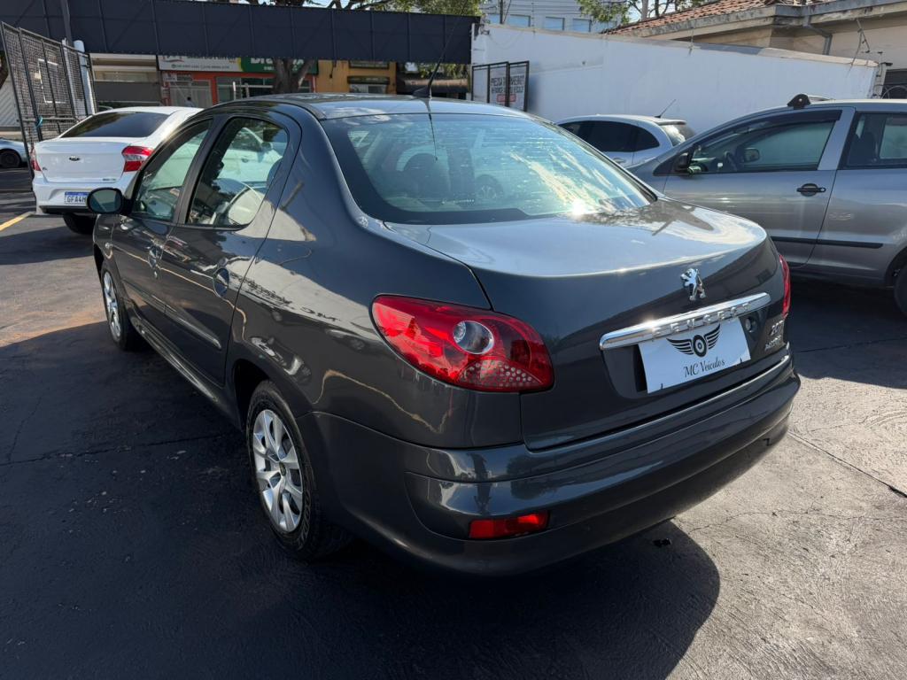 PEUGEOT 207 Sedan - Foto