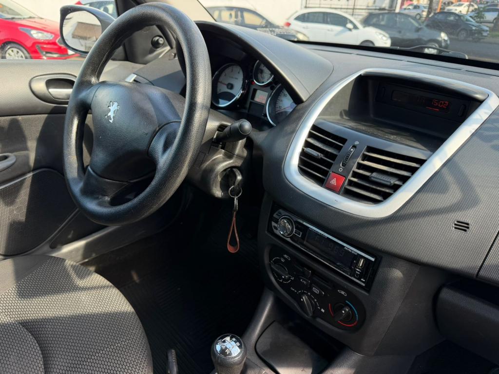 PEUGEOT 207 Sedan - Foto