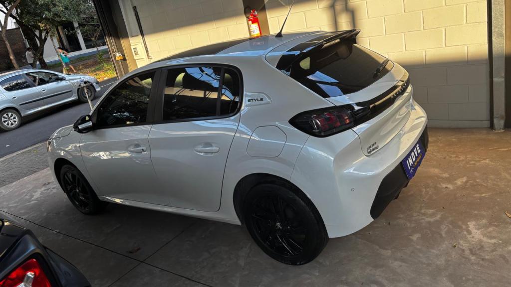 PEUGEOT 208 - Foto