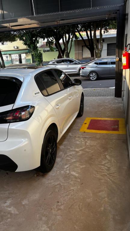 PEUGEOT 208 - Foto