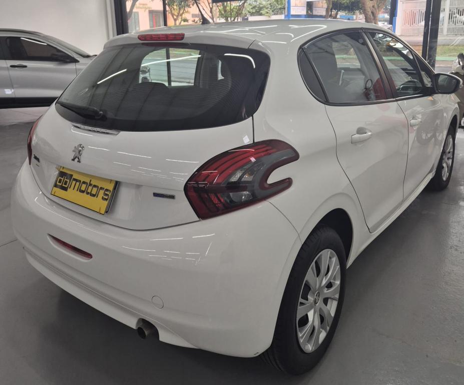 PEUGEOT 208 - Foto