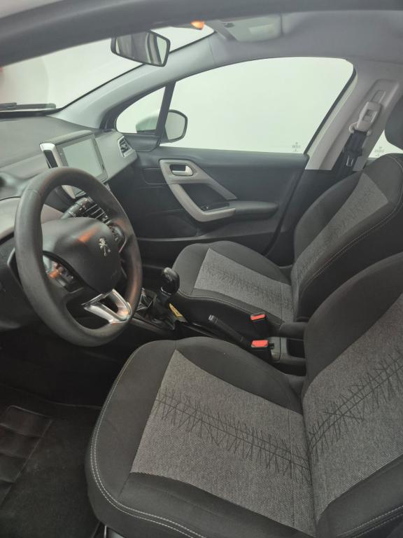 PEUGEOT 208 - Foto