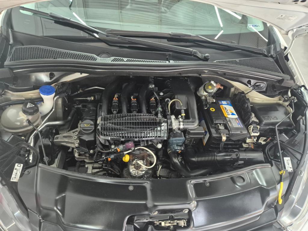 PEUGEOT 208 - Foto