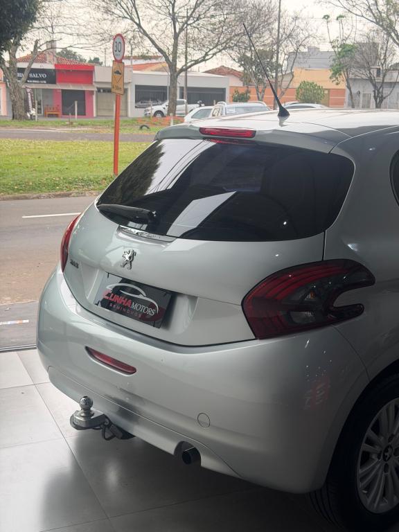 PEUGEOT 208 - Foto