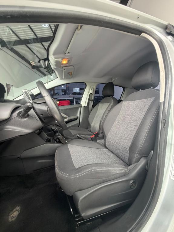 PEUGEOT 208 - Foto