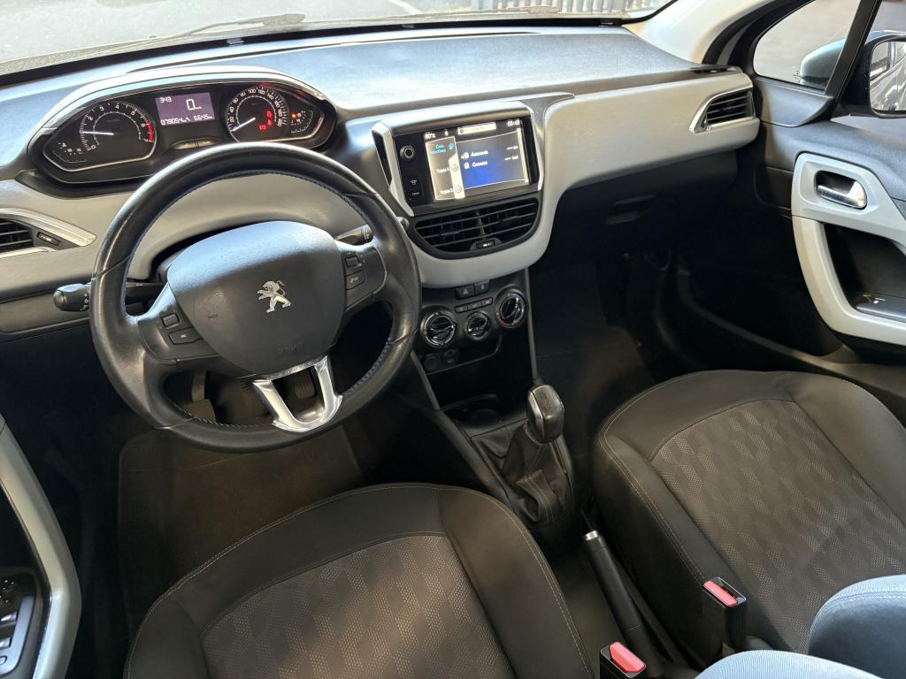 PEUGEOT 208 - Foto
