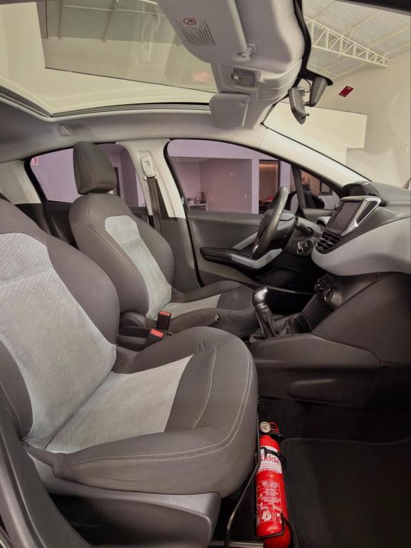 PEUGEOT 208 - Foto