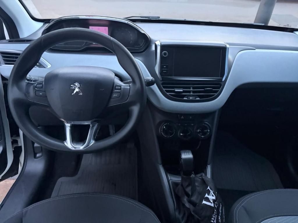 PEUGEOT 208 - Foto