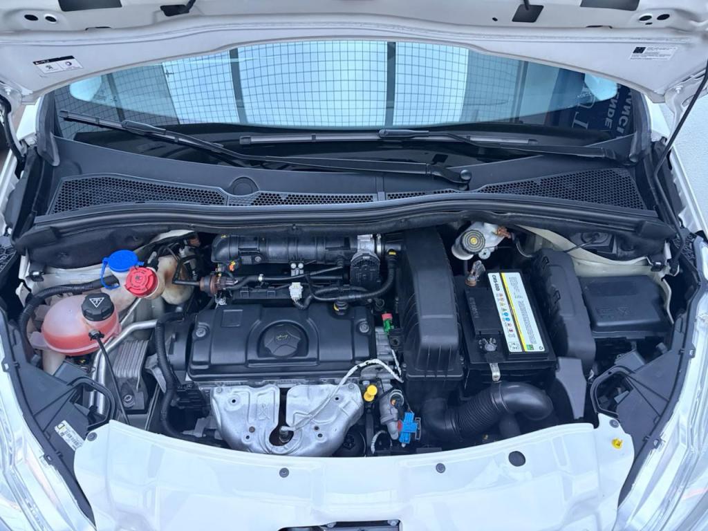 PEUGEOT 208 - Foto