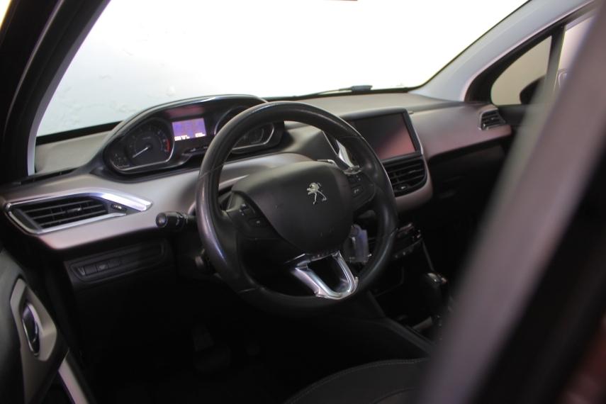 PEUGEOT 208 - Foto