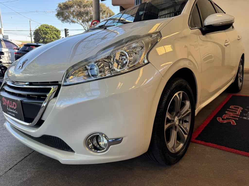 PEUGEOT 208 - Foto
