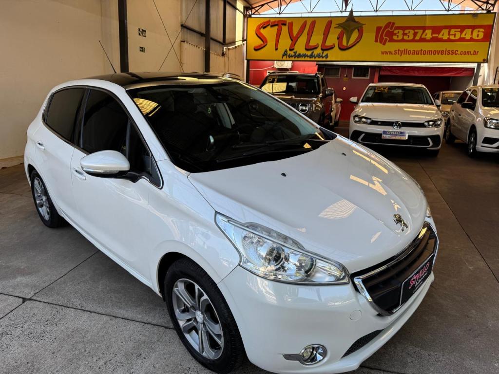 PEUGEOT 208 - Foto