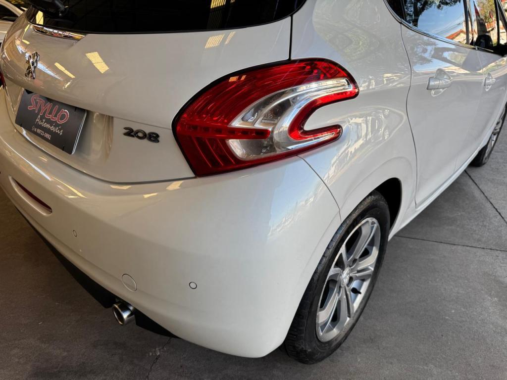 PEUGEOT 208 - Foto