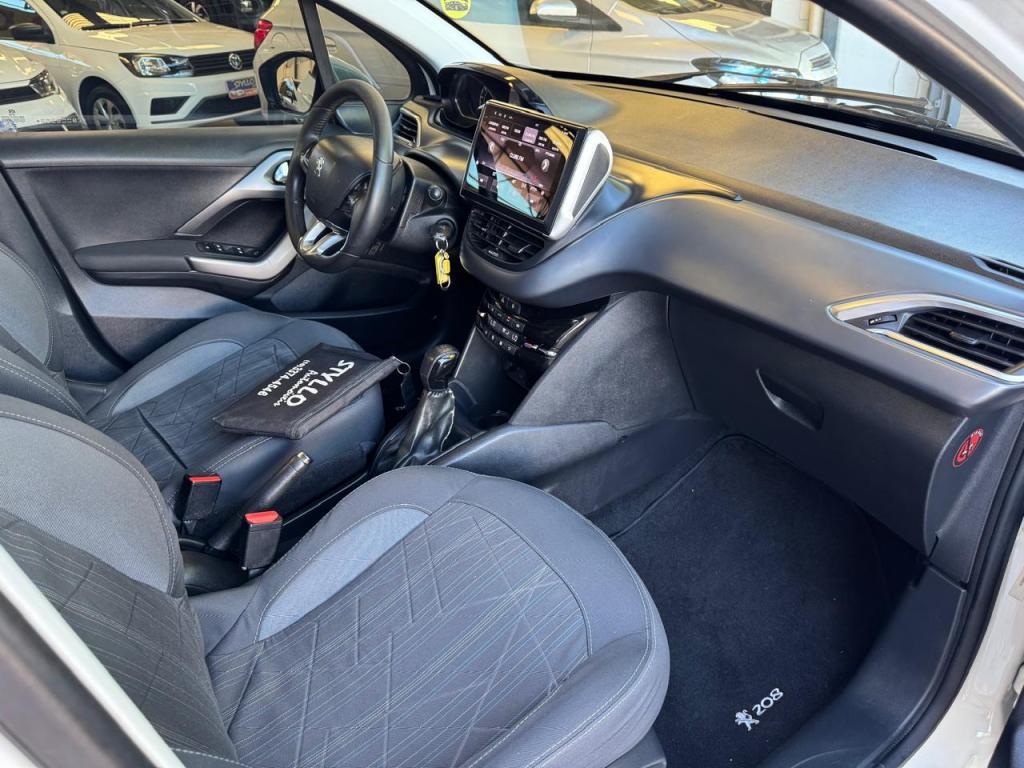 PEUGEOT 208 - Foto