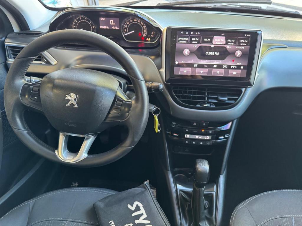 PEUGEOT 208 - Foto