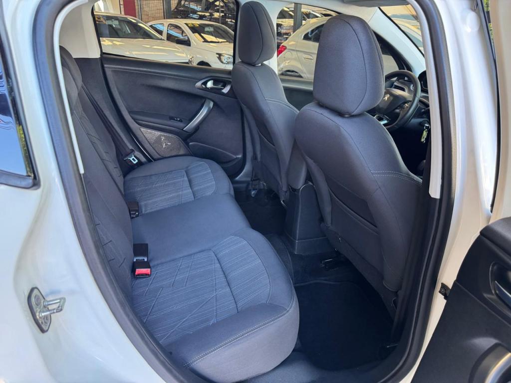 PEUGEOT 208 - Foto
