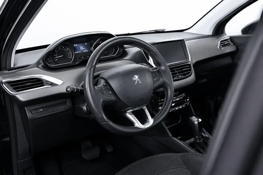 PEUGEOT 208 - Foto