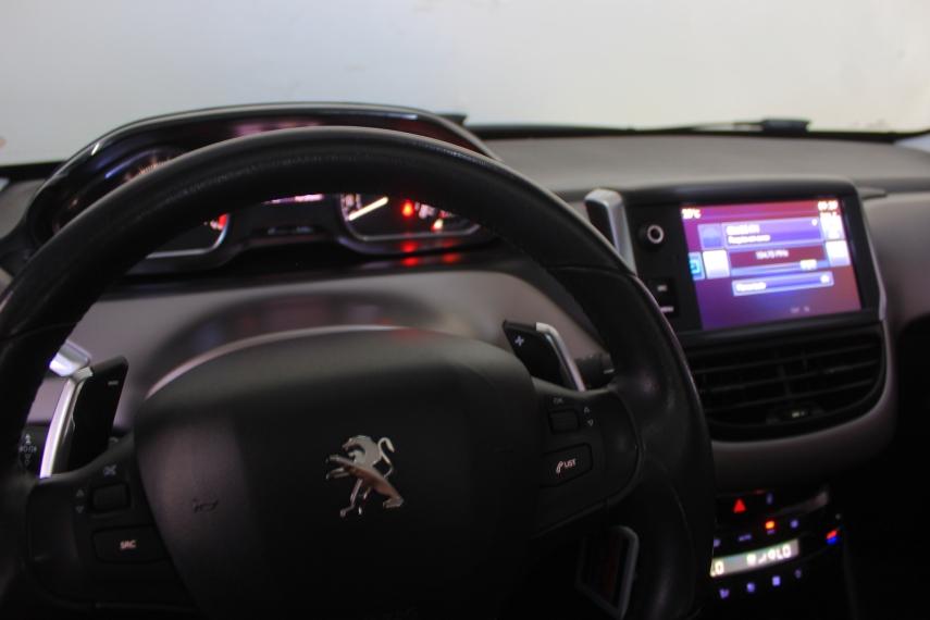 PEUGEOT 208 - Foto